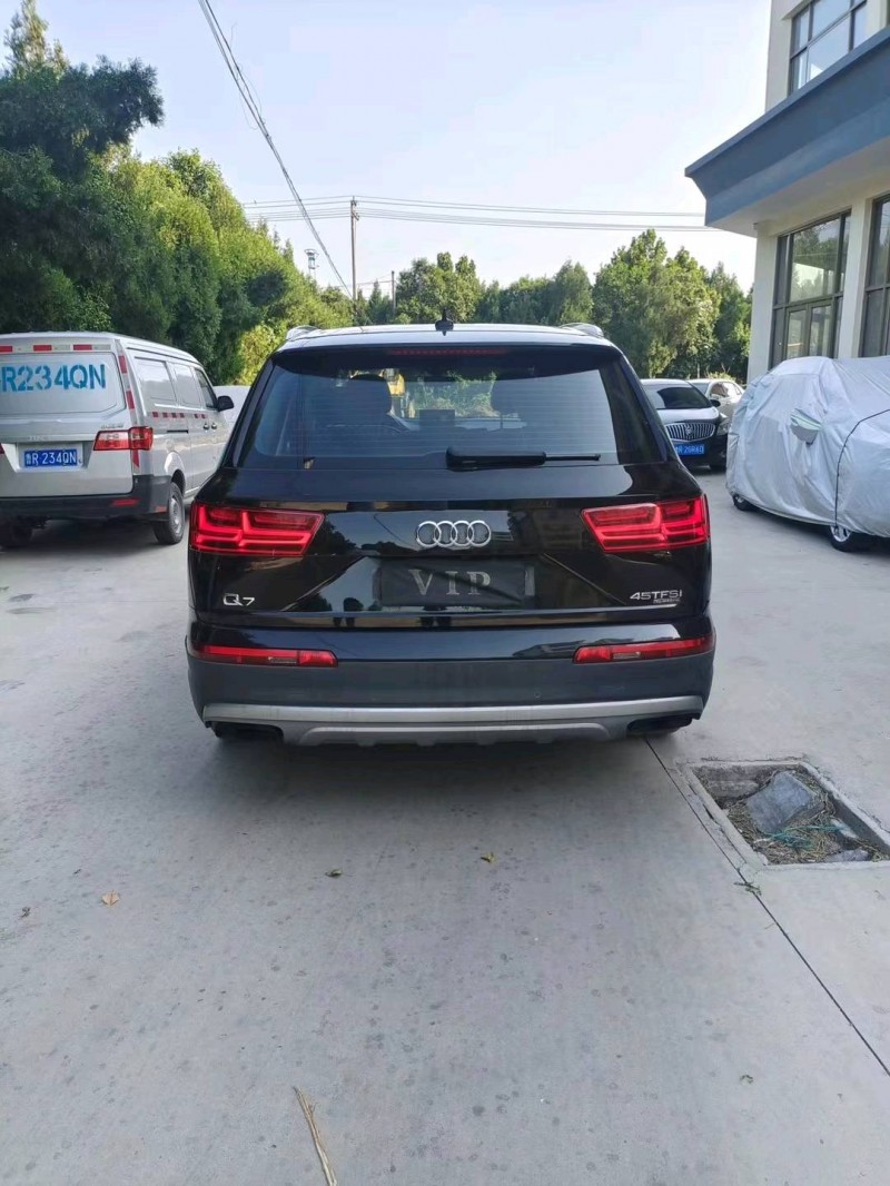 秦皇島18年奧迪Q79