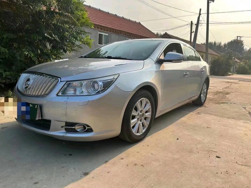 枣庄10年别克君越2