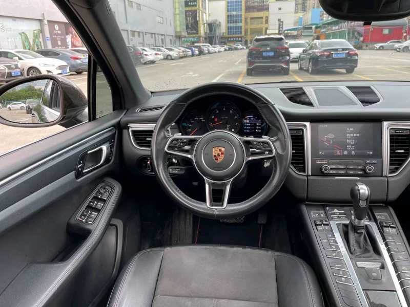 广州17年保时捷Macan5