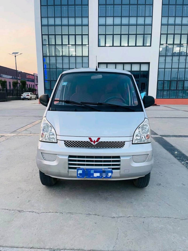 東營16年五菱汽車榮光1