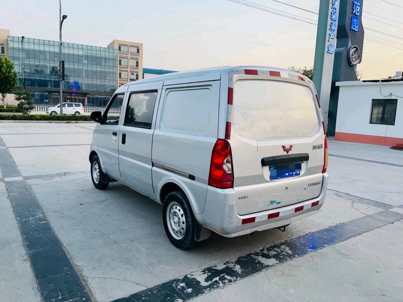 東營16年五菱汽車榮光5