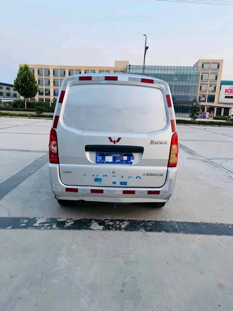 東營16年五菱汽車榮光7
