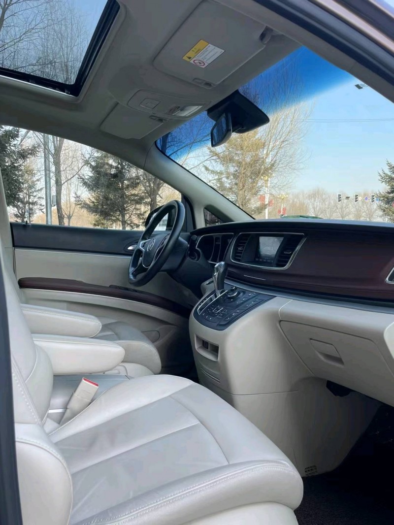 成都19年别克GL85