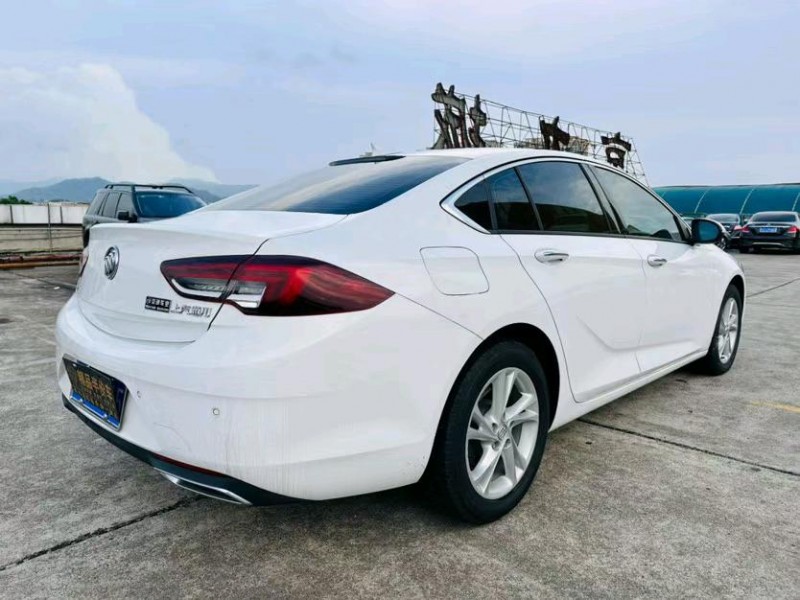 东莞21年别克君威8