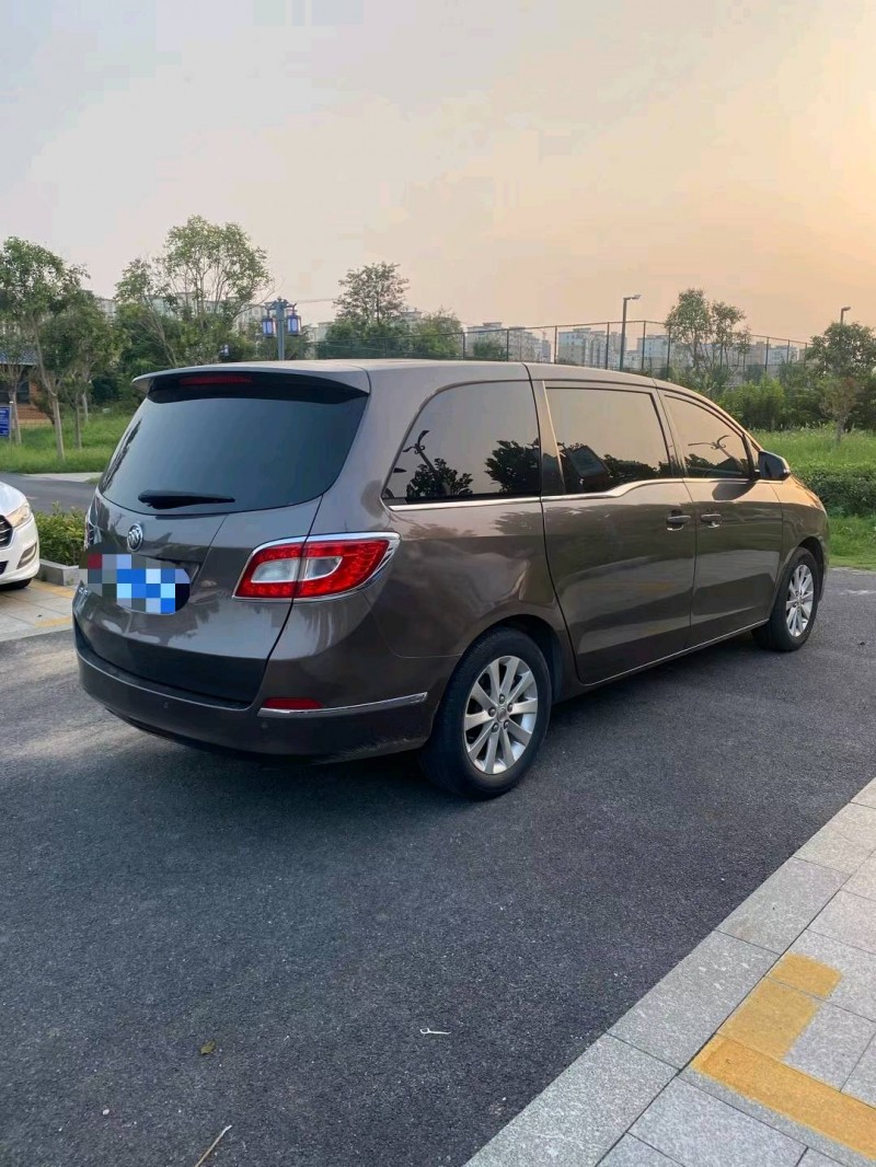 济南11年别克GL83