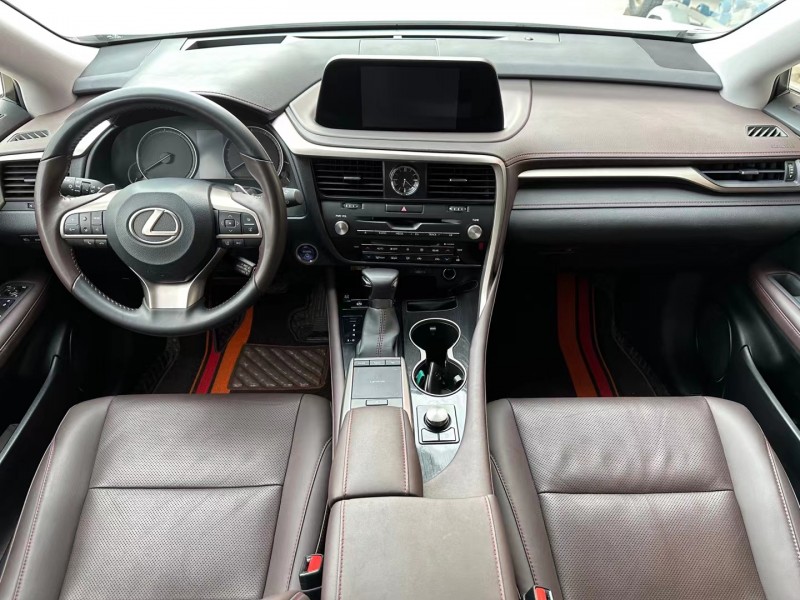 济宁21年雷克萨斯RX8