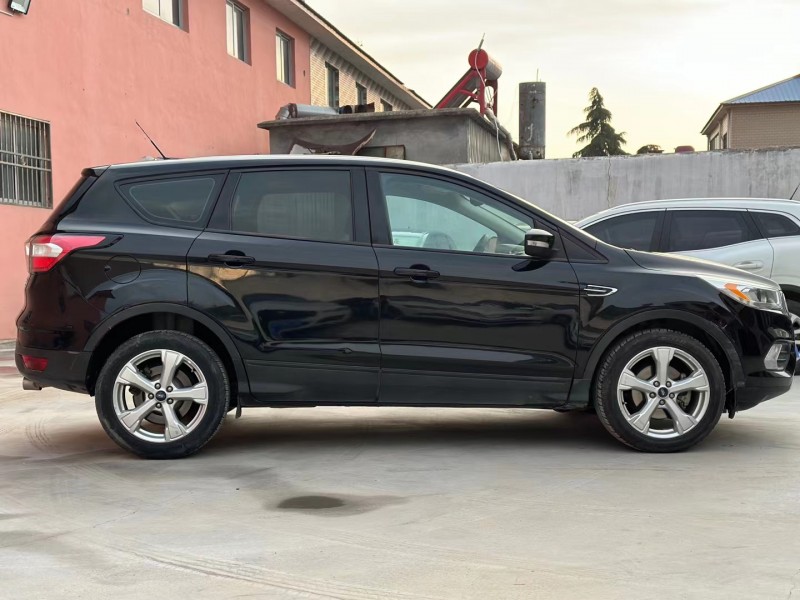 济宁17年福特翼虎3