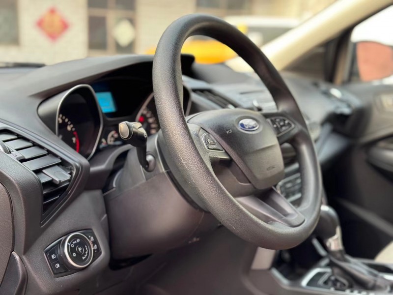 济宁17年福特翼虎5