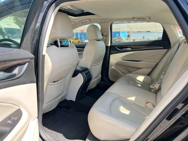 广州20年别克君越8