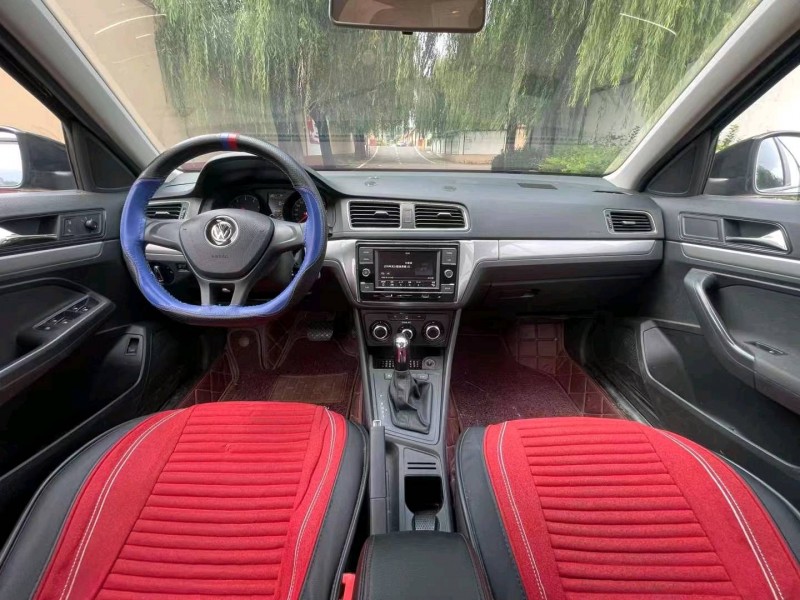 济南18年大众朗逸8