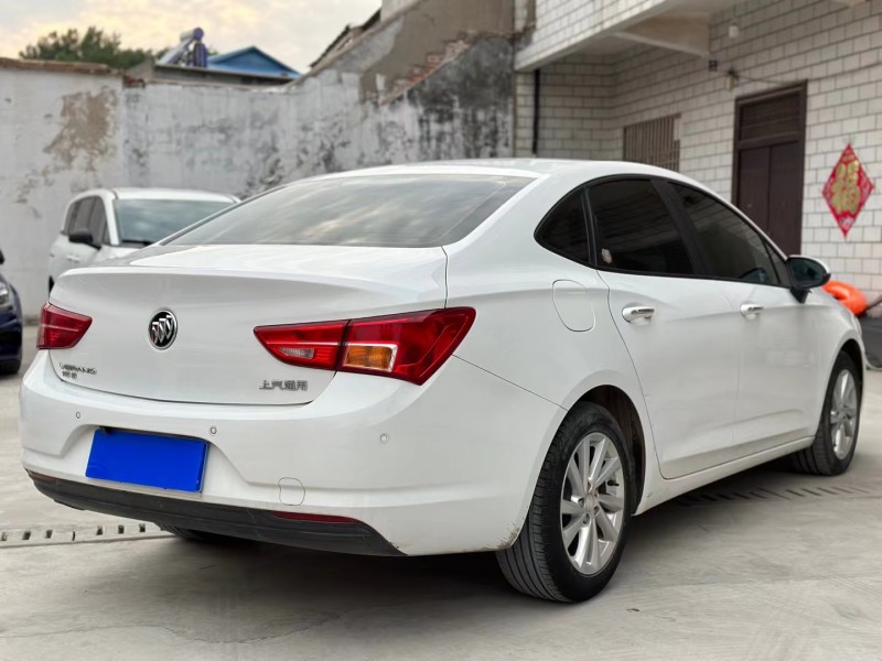 济宁17年别克威朗4