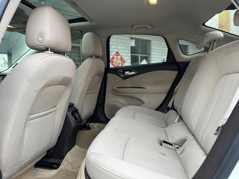 济宁17年别克威朗6