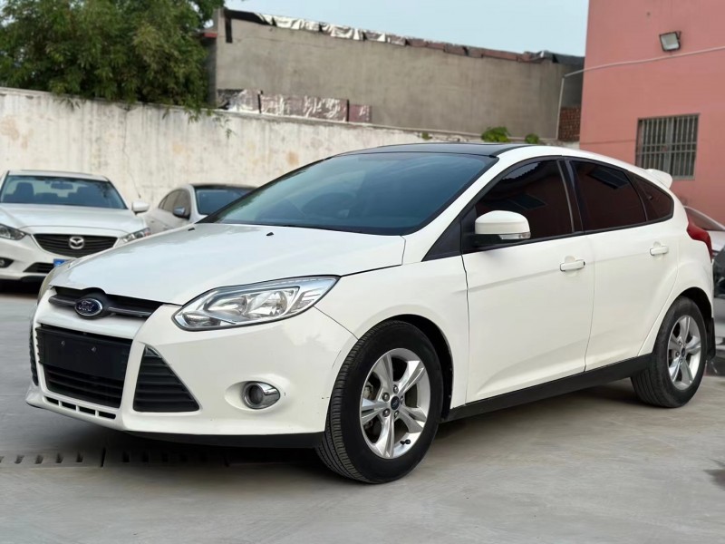 济宁14年福特福克斯2