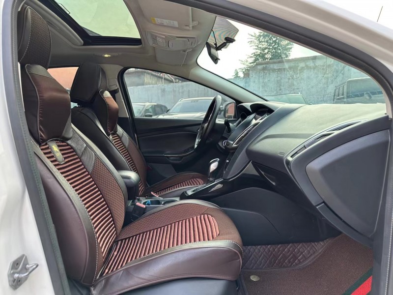 济宁14年福特福克斯5