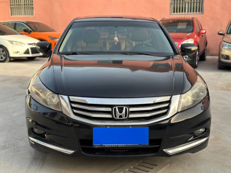 济宁13年本田雅阁1