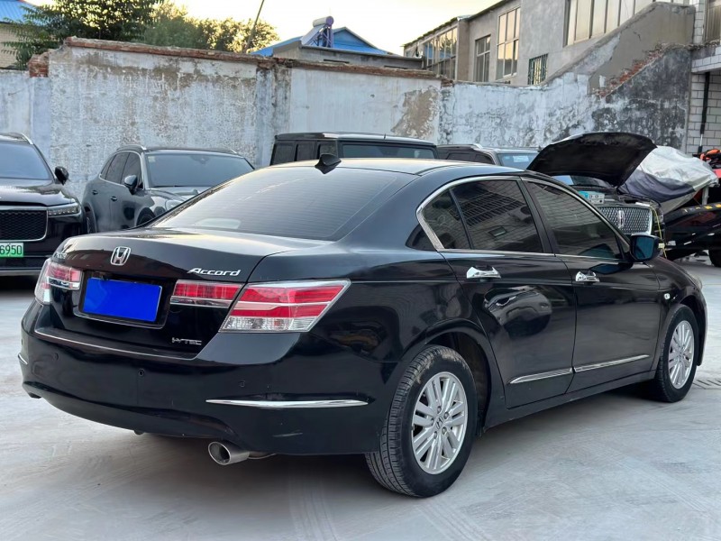 济宁13年本田雅阁4