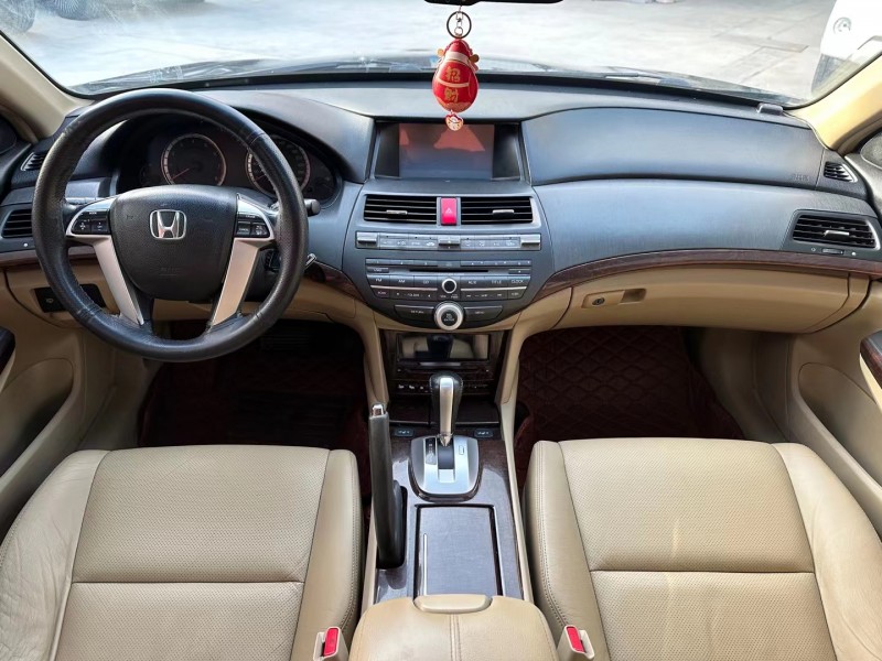 济宁13年本田雅阁7