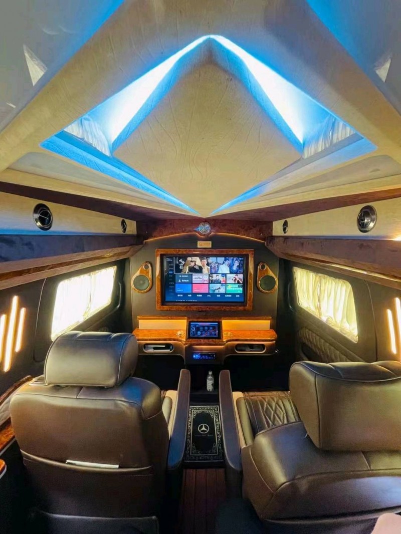 东营19年奔驰威霆8