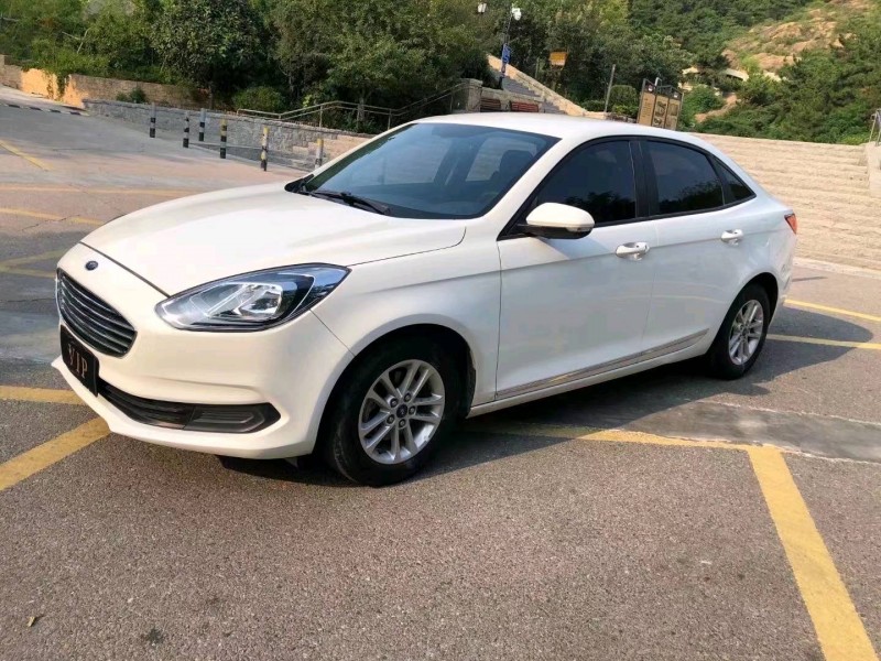 枣庄19年福特福睿斯3