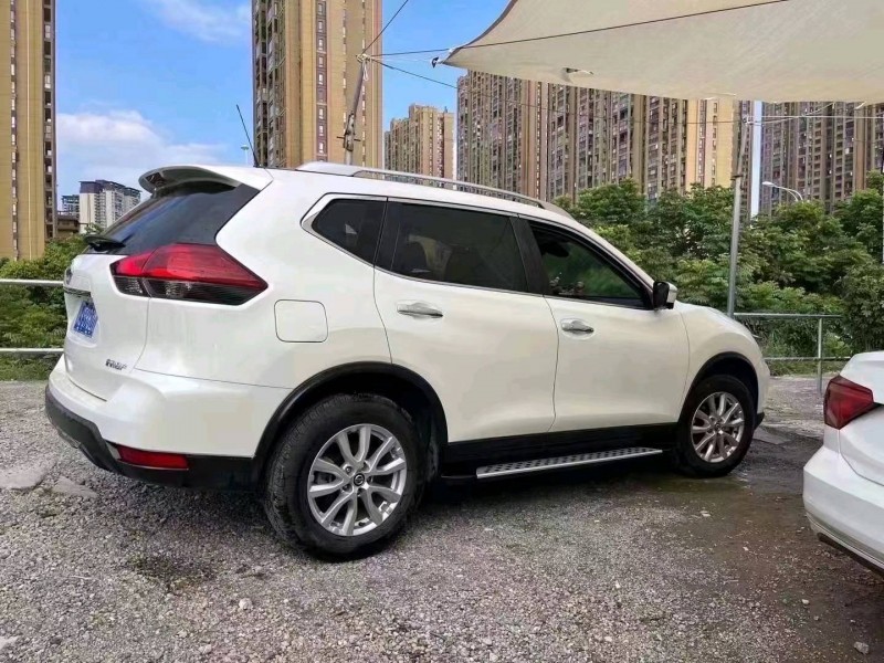 安順21年日產奇駿8