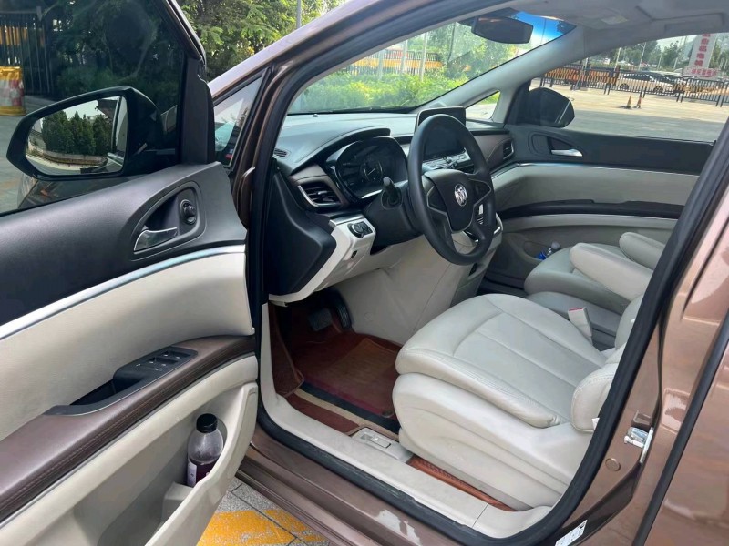 济宁21年别克GL84