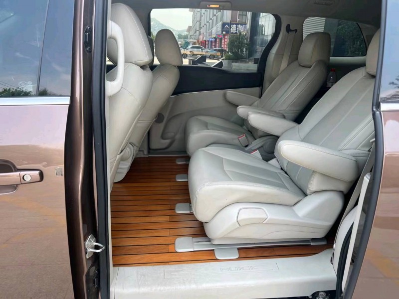 济宁21年别克GL85