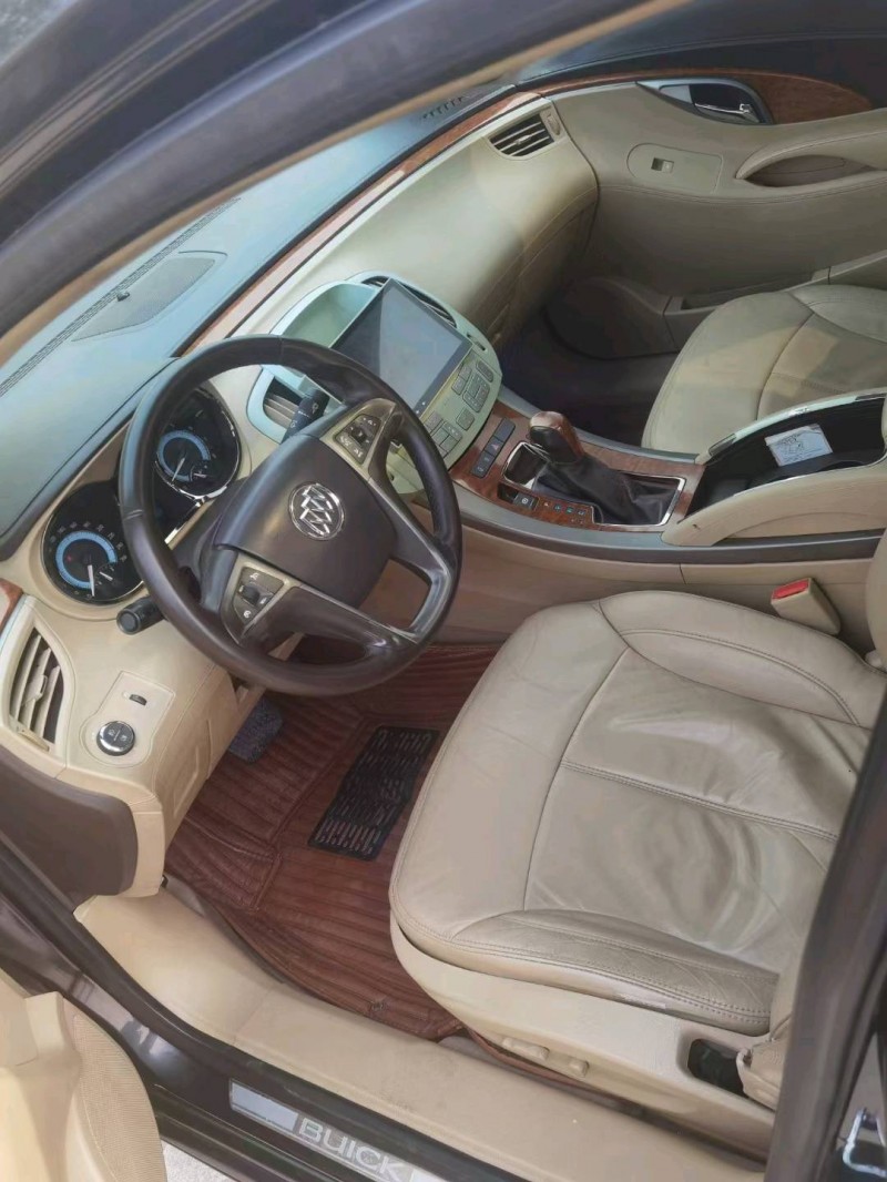 石家庄10年别克君越6