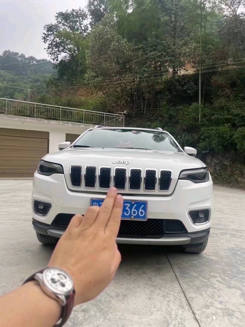 枣庄19年Jeep自由光1