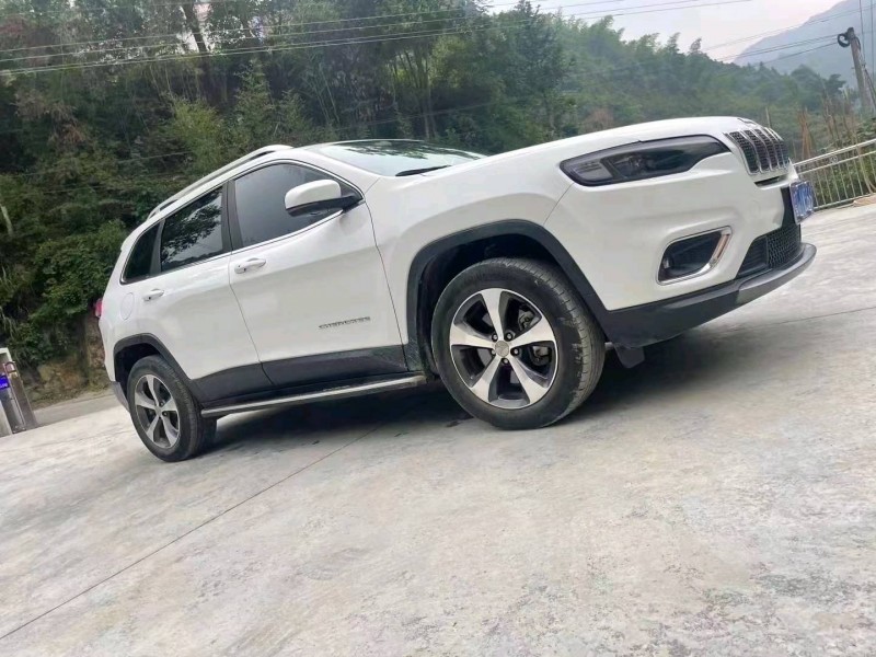 枣庄19年Jeep自由光4