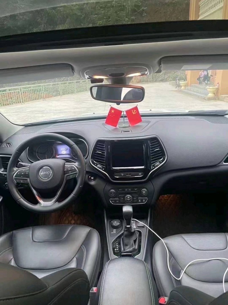 枣庄19年Jeep自由光6