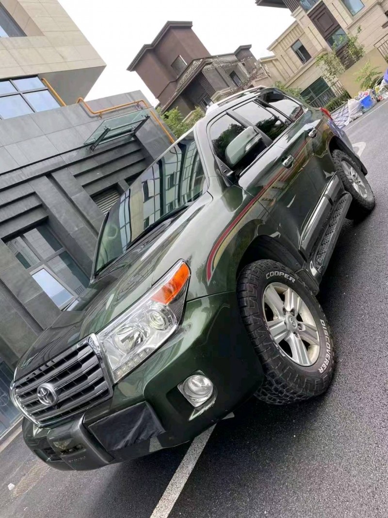 成都15年丰田兰德酷路泽2