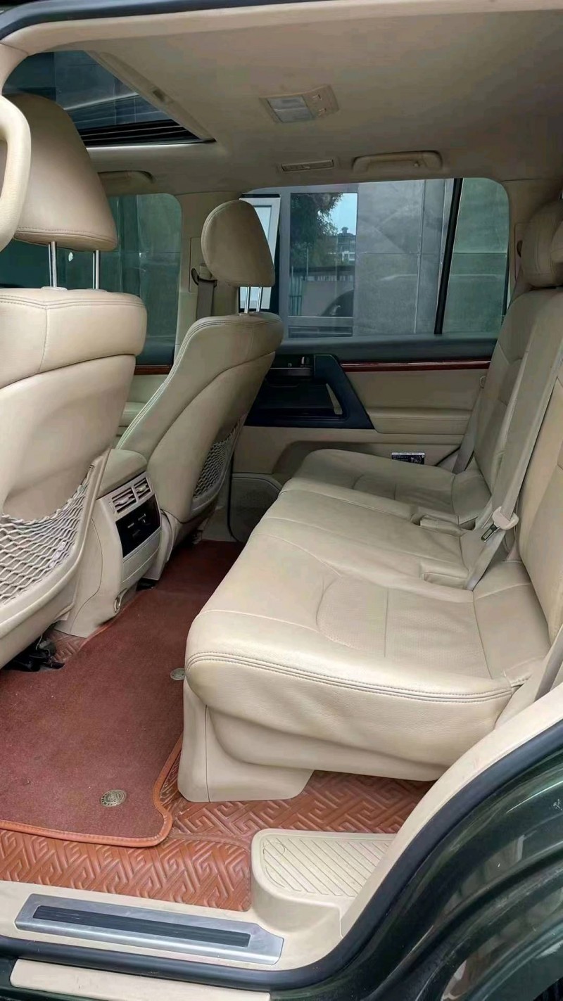 成都15年丰田兰德酷路泽7