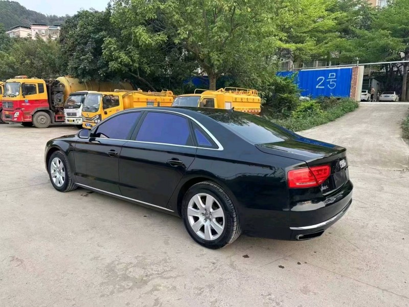 南寧13年奧迪A8L8