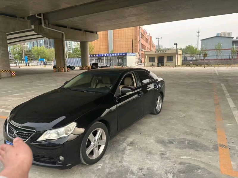 保定13年丰田锐志2