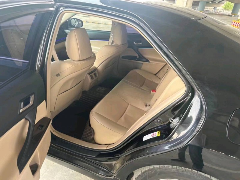 保定13年丰田锐志4