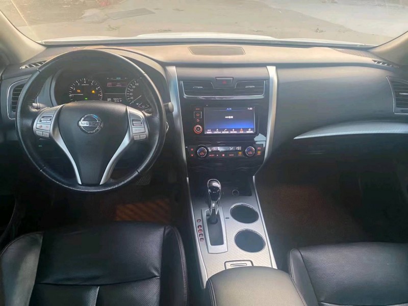 保定18年日产天籁3