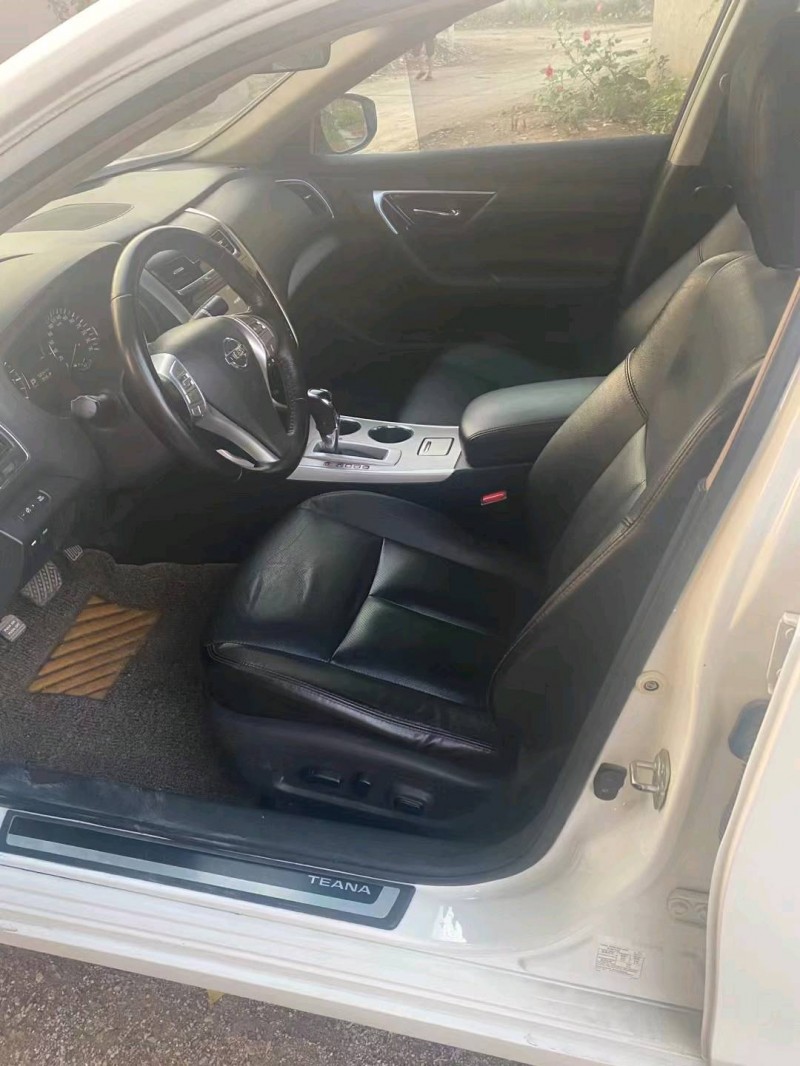 保定18年日产天籁5