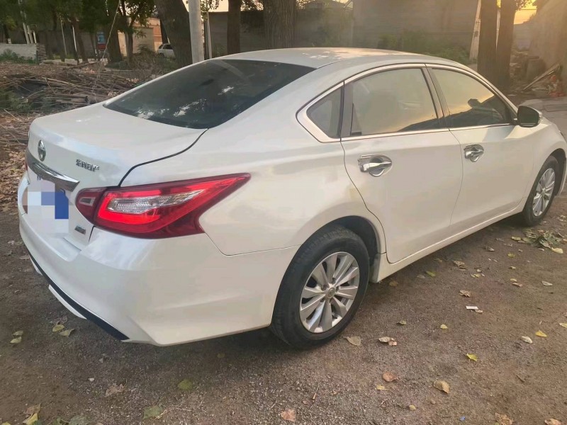 保定18年日产天籁6