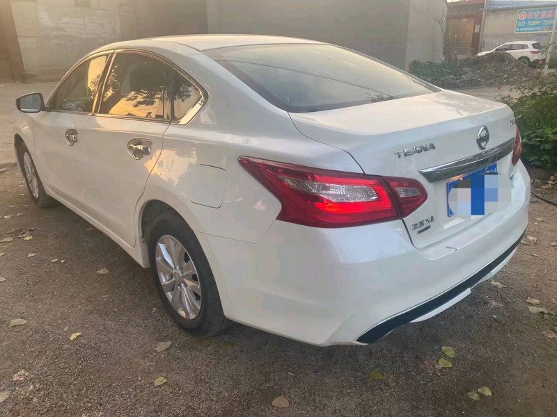 保定18年日产天籁7