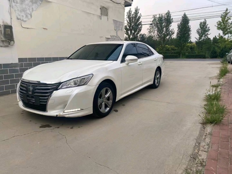 保定16年丰田皇冠2