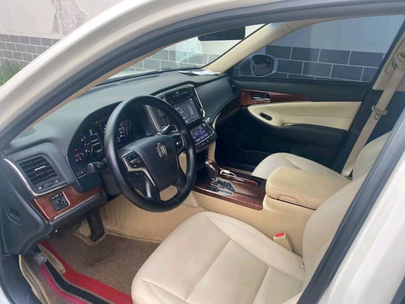 保定16年丰田皇冠5