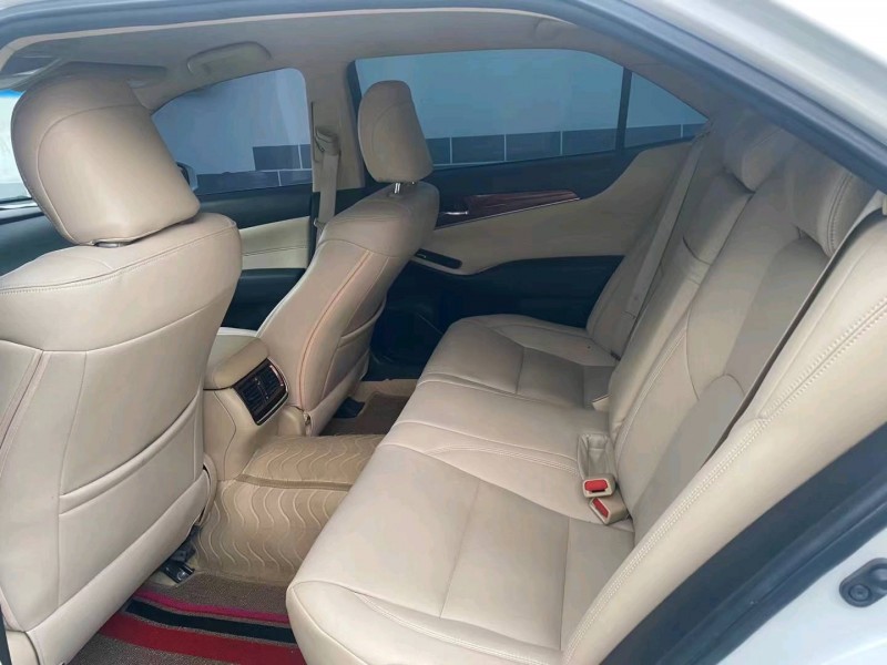 保定16年丰田皇冠6