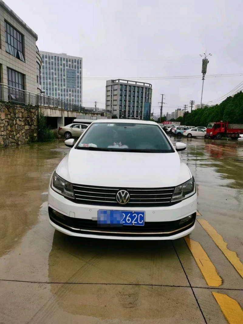 淄博18年大众朗逸1