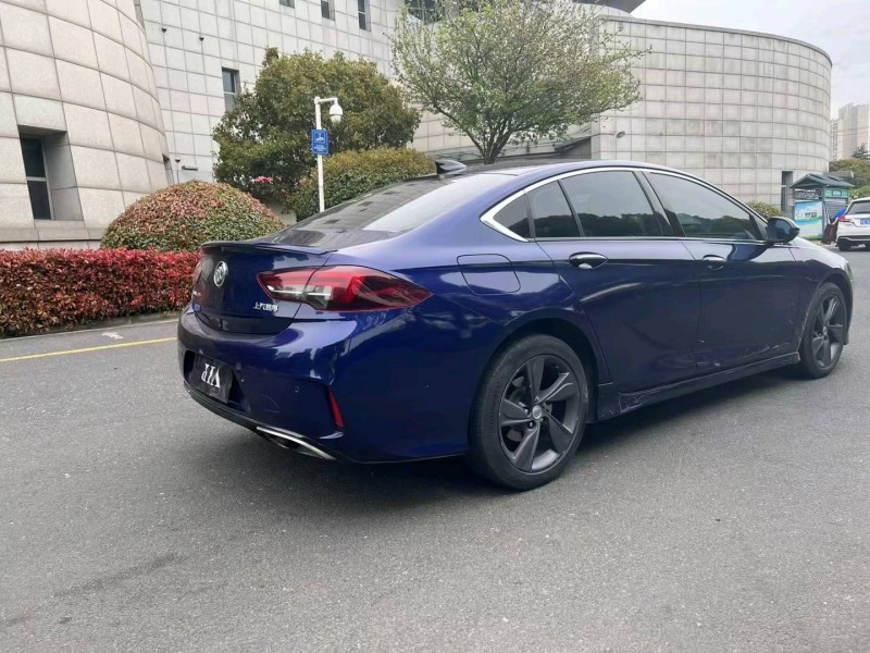 苏州18年别克君威8