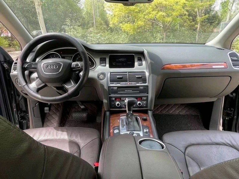 济宁13年奥迪Q75