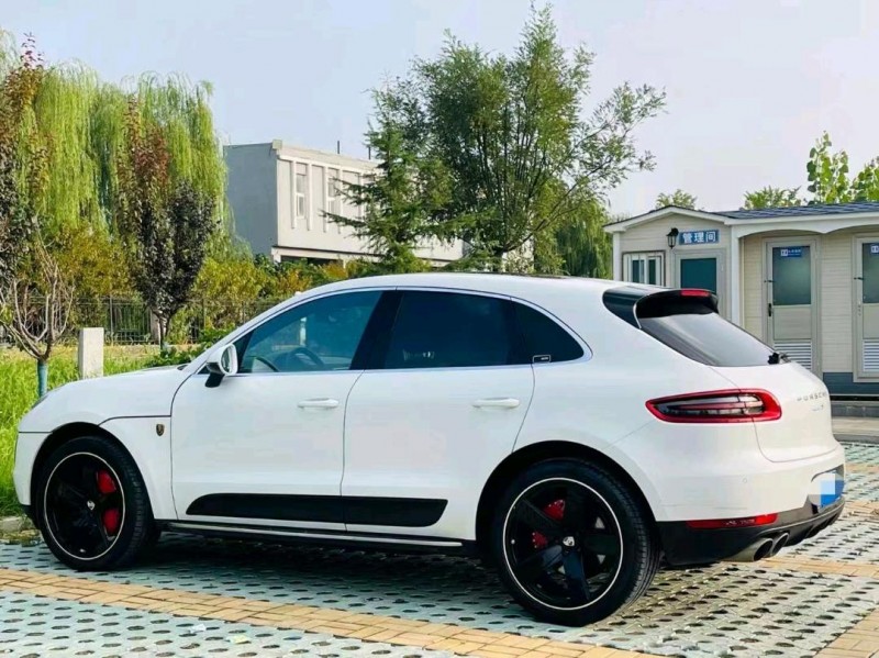 东营17年保时捷Macan7