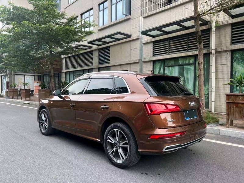 珠海20年奥迪Q59