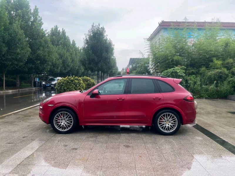 济南13年保时捷卡宴7