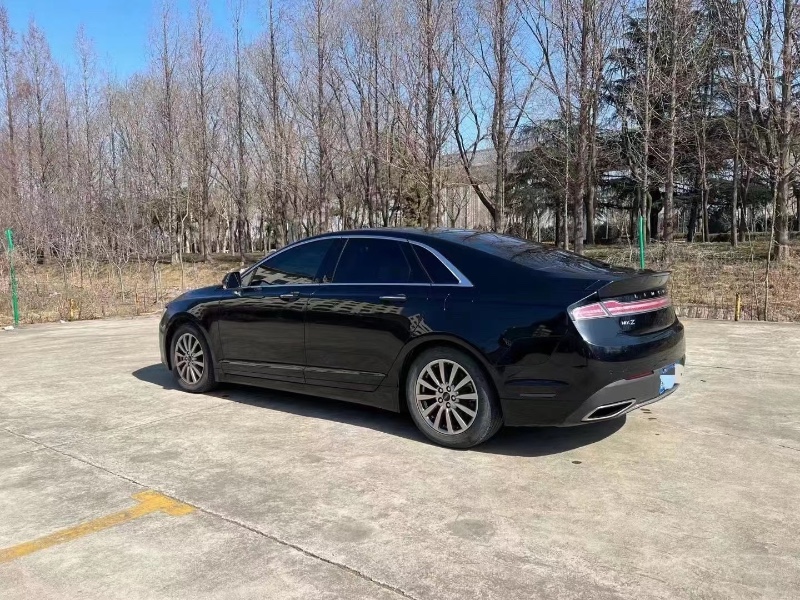 東營20年林肯MKZ3
