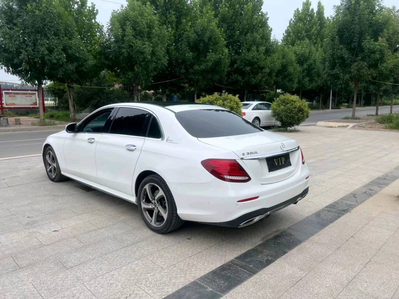 济南19年奔驰E8